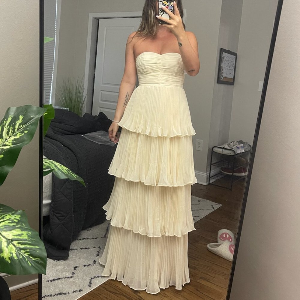 The Miyah Dress Champagne